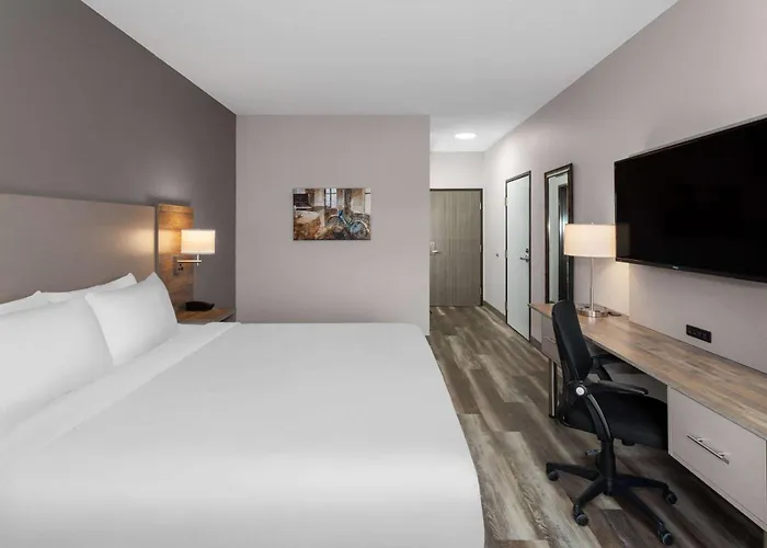 Hotel with pool: Links Bos Landen Hotel & Spa Of Pella, Trademark By Wyndham